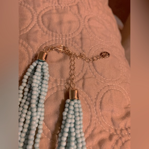 1946 turquoise color mulitistrand beaded necklace. - Picture 2 of 6